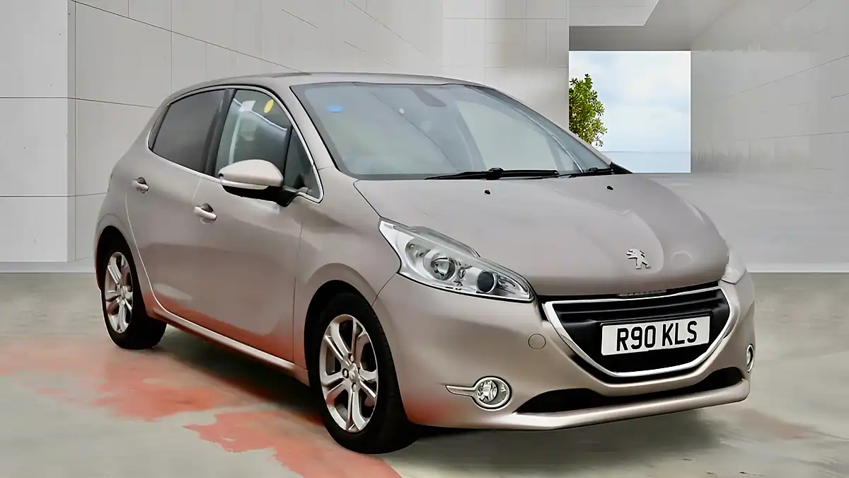 Used 2015 Peugeot 208 Allure Pink - Front View