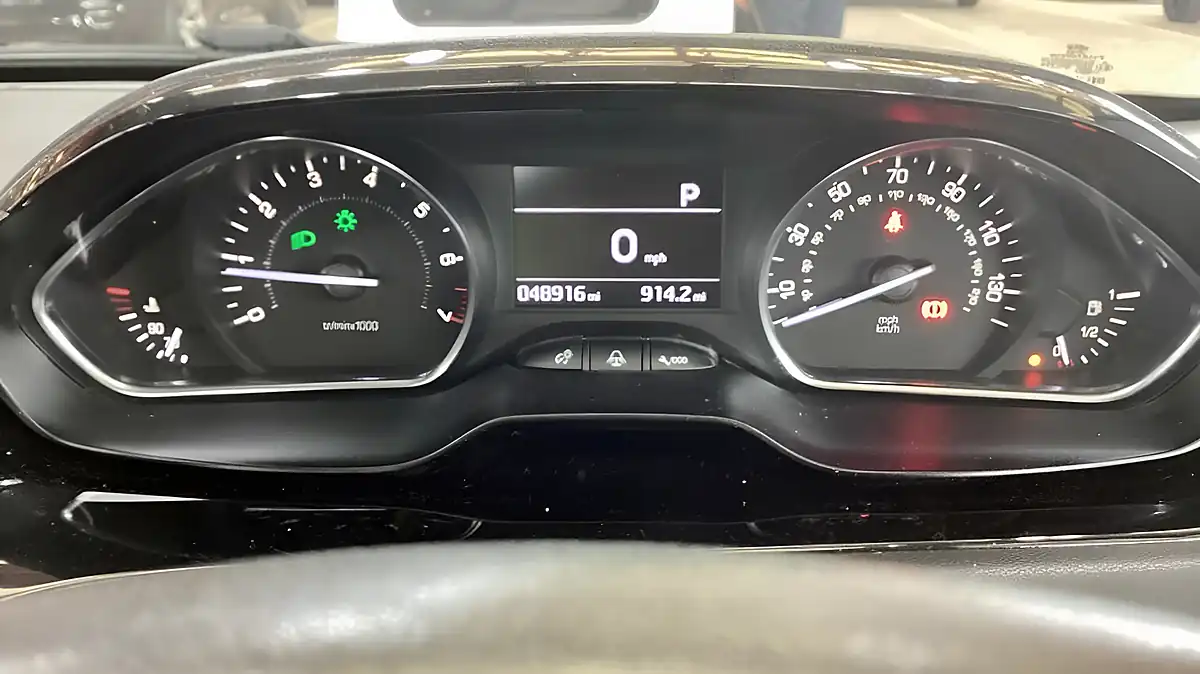 Used 2015 Peugeot 208 Allure Pink - Interior and Exterior details 10