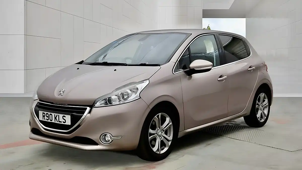 Used 2015 Peugeot 208 Allure Pink - Interior and Exterior details 3