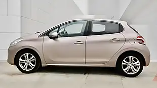 Used 2015 Peugeot 208 Allure Pink - Interior and Exterior details 4