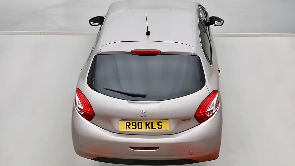 Used 2015 Peugeot 208 Allure Pink - Interior and Exterior details 6