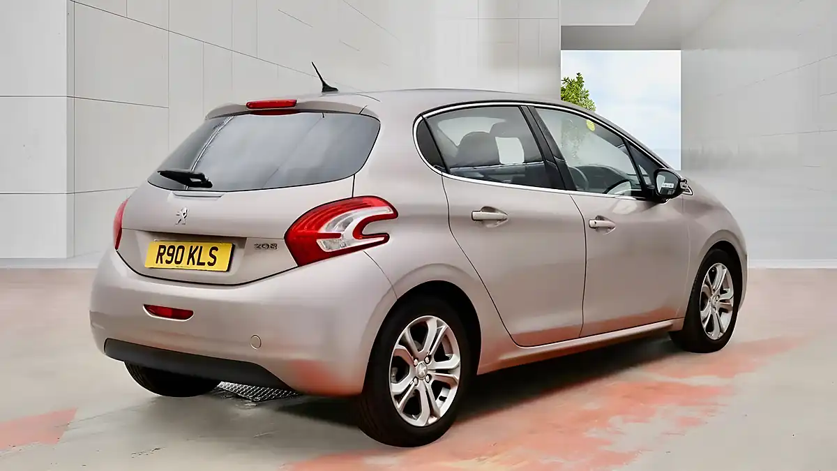 Used 2015 Peugeot 208 Allure Pink - Interior and Exterior details 8