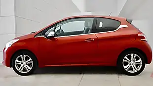 Used 2015 Peugeot 208 Allure Red - Interior and Exterior details 4