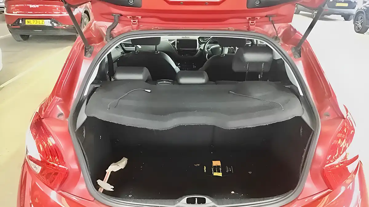 Used 2015 Peugeot 208 Allure Red - Interior and Exterior details 7