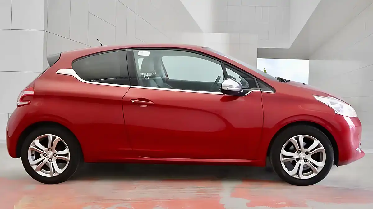 Used 2015 Peugeot 208 Allure Red - Interior and Exterior details 9