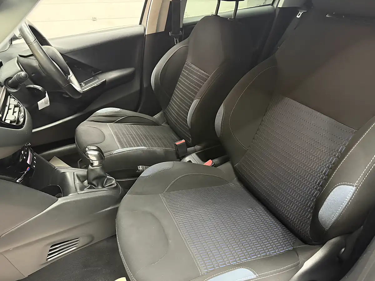 Used 2015 Peugeot 208 Allure Silver - Interior and Exterior details 11