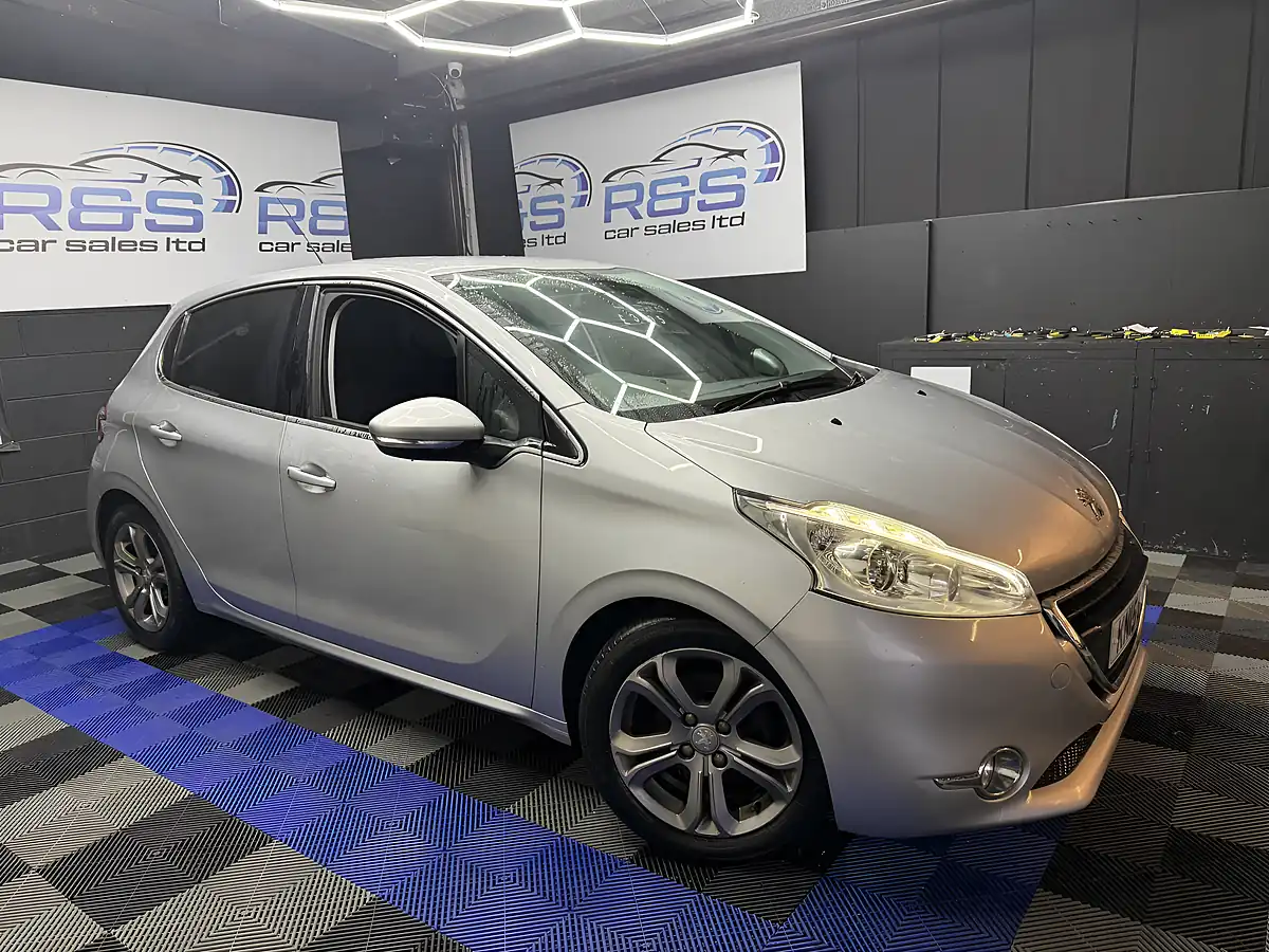 Used 2015 Peugeot 208 Allure Silver - Interior and Exterior details 2
