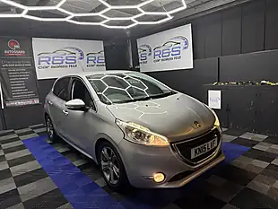 Used 2015 Peugeot 208 Allure Silver - Interior and Exterior details 3