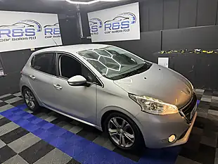 Used 2015 Peugeot 208 Allure Silver - Interior and Exterior details 4