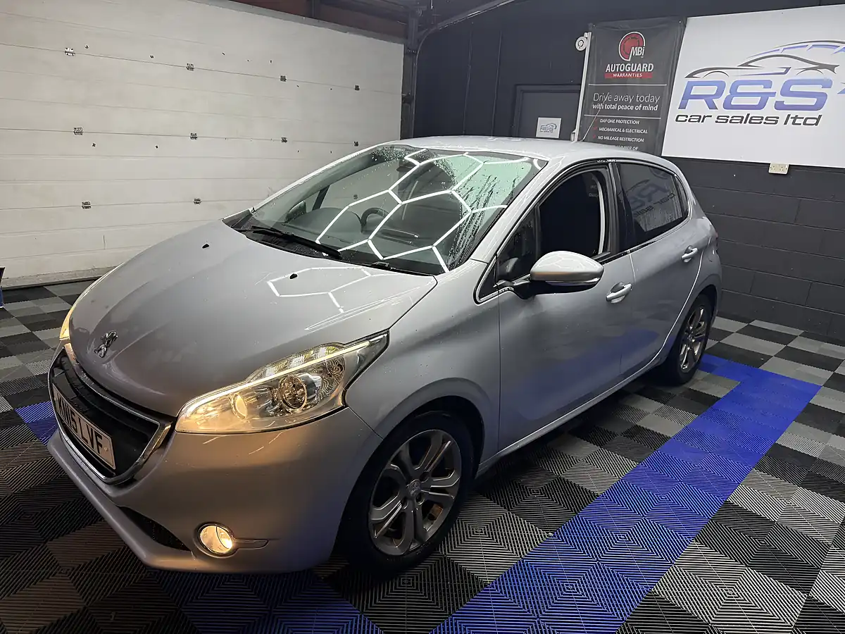 Used 2015 Peugeot 208 Allure Silver - Interior and Exterior details 8