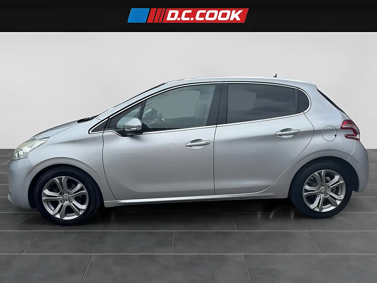 Used 2015 Peugeot 208 Allure Silver - Interior and Exterior details 3