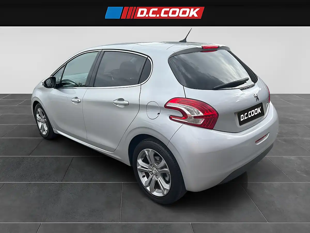 Used 2015 Peugeot 208 Allure Silver - Interior and Exterior details 4