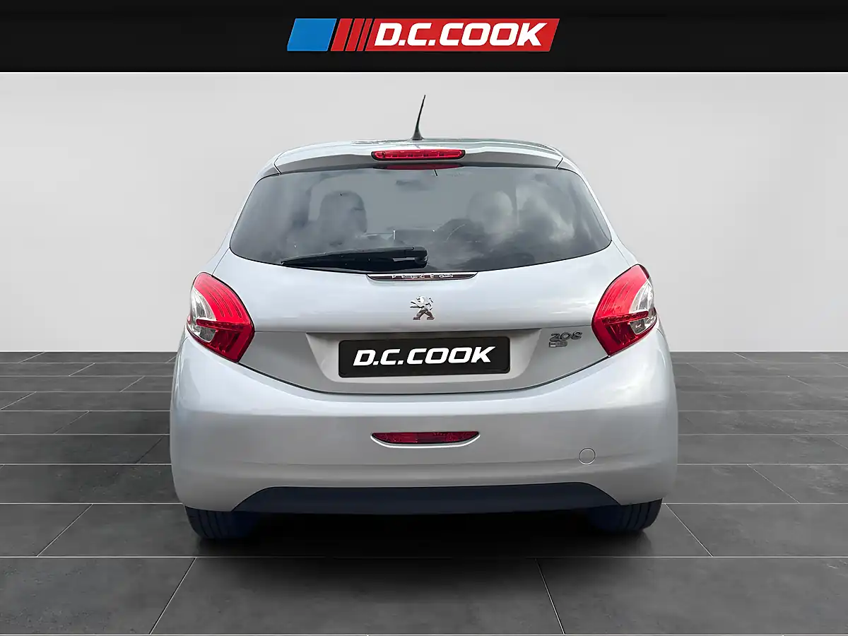 Used 2015 Peugeot 208 Allure Silver - Interior and Exterior details 5
