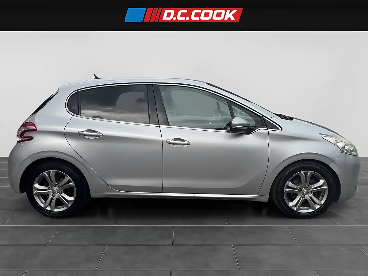 Used 2015 Peugeot 208 Allure Silver - Interior and Exterior details 7