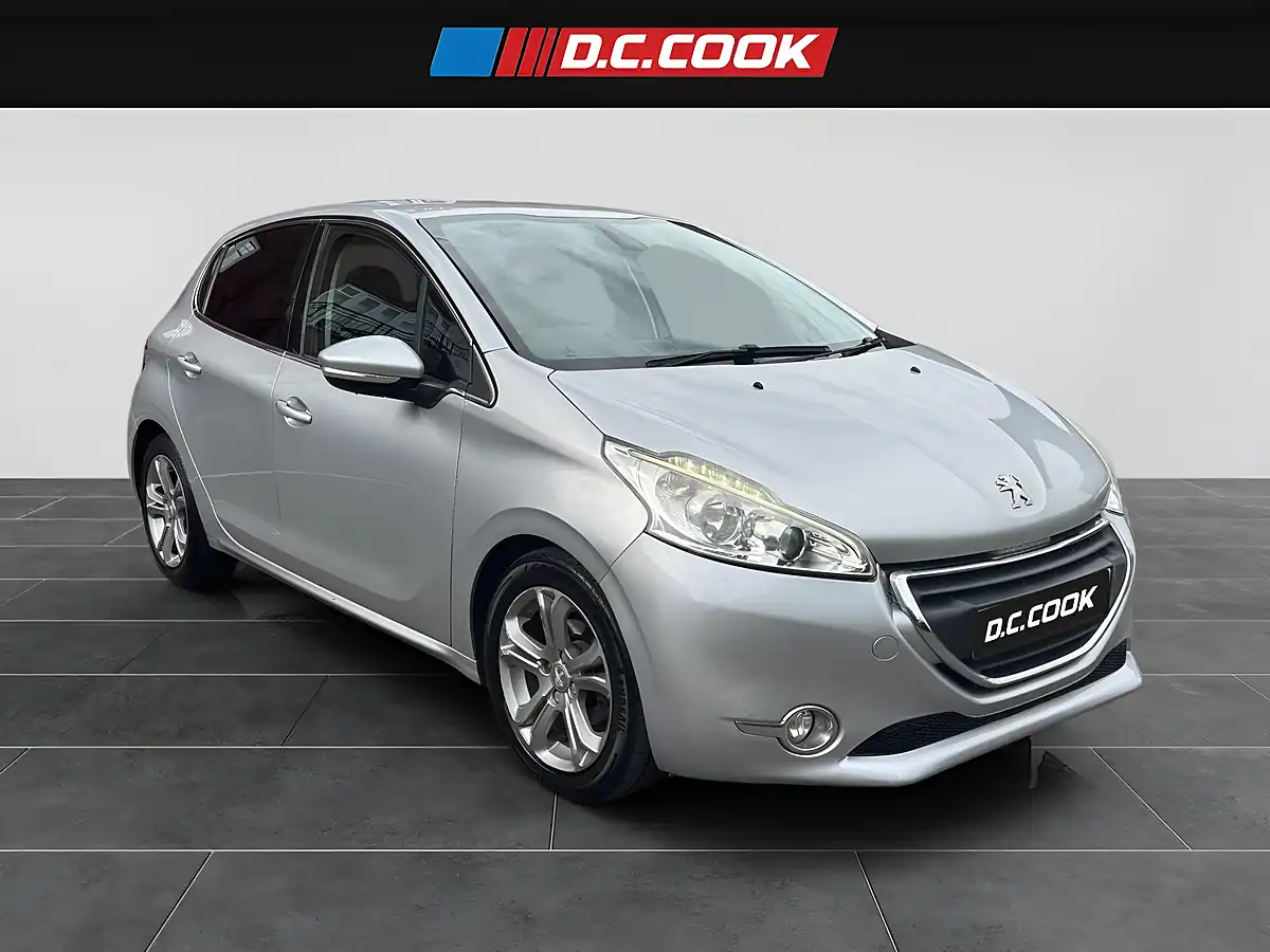 Used 2015 Peugeot 208 Allure Silver - Interior and Exterior details 8