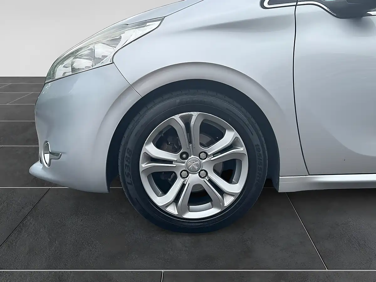 Used 2015 Peugeot 208 Allure Silver - Interior and Exterior details 9