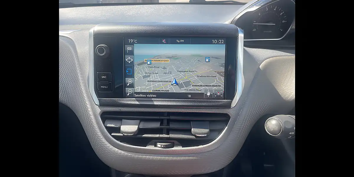 Used 2015 Peugeot 208 Allure White - Interior and Exterior details 15