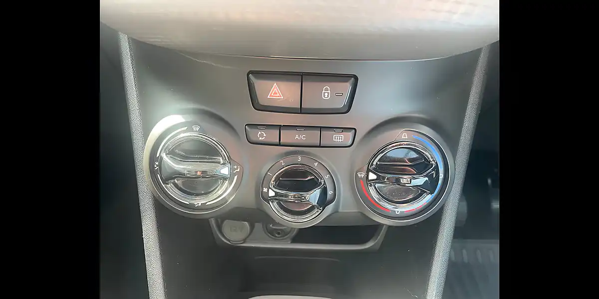 Used 2015 Peugeot 208 Allure White - Interior and Exterior details 18