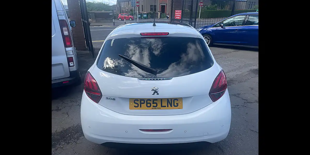 Used 2015 Peugeot 208 Allure White - Interior and Exterior details 5