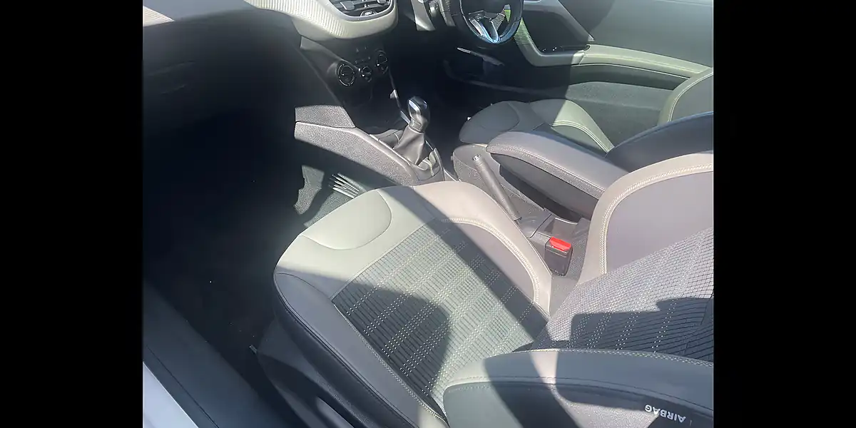 Used 2015 Peugeot 208 Allure White - Interior and Exterior details 9