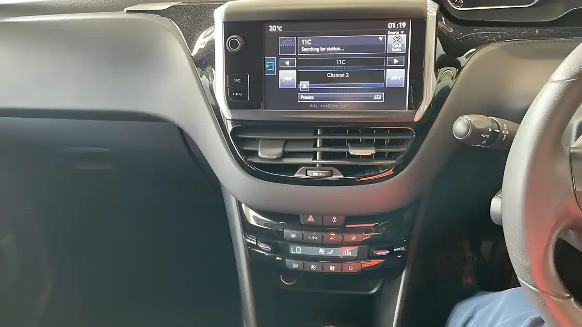 Used 2015 Peugeot 208 Allure White - Interior and Exterior details 10