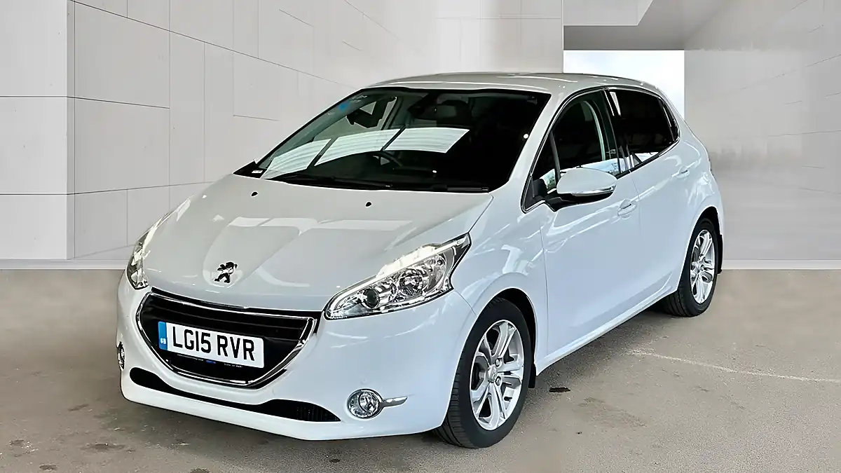 Used 2015 Peugeot 208 Allure White - Interior and Exterior details 2