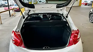 Used 2015 Peugeot 208 Allure White - Interior and Exterior details 5