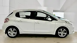 Used 2015 Peugeot 208 Allure White - Interior and Exterior details 7