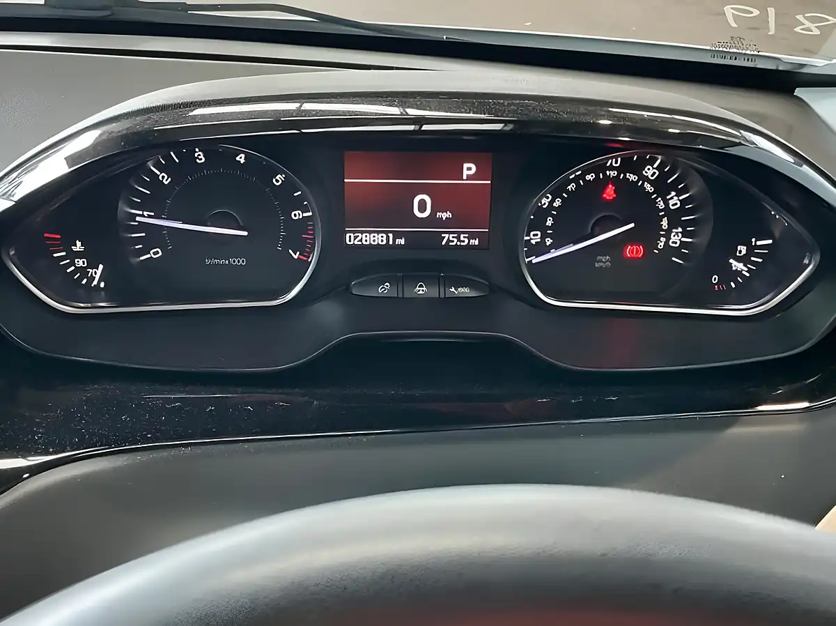 Used 2015 Peugeot 208 Allure White - Interior and Exterior details 9