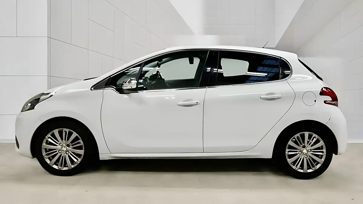Used 2015 Peugeot 208 Allure White - Interior and Exterior details 3