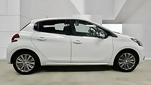 Used 2015 Peugeot 208 Allure White - Interior and Exterior details 8
