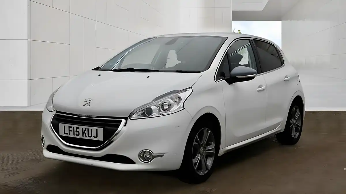Used 2015 Peugeot 208 Allure White - Interior and Exterior details 3