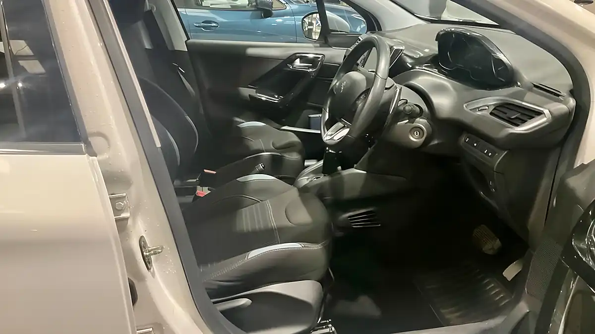 Used 2015 Peugeot 208 Allure White - Interior and Exterior details 9