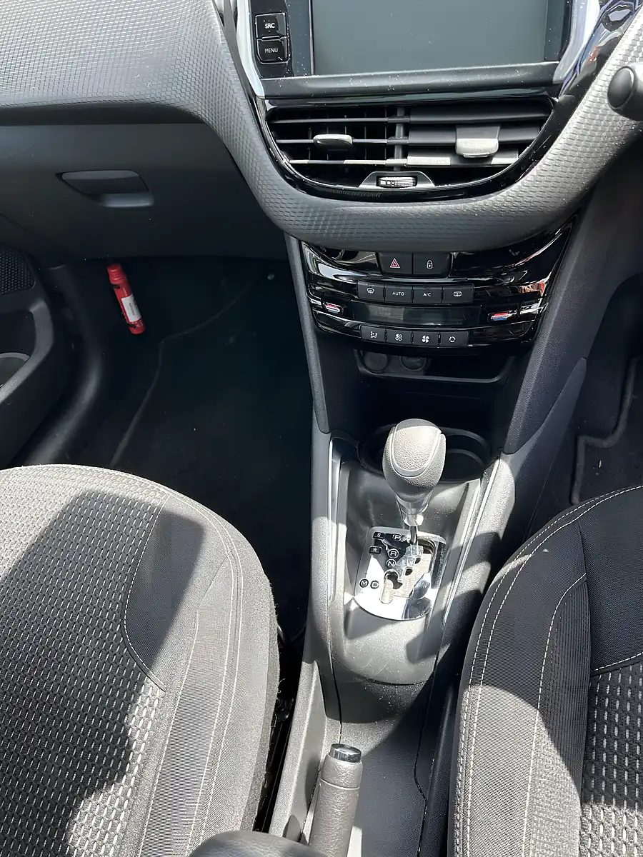 Used 2015 Peugeot 208 Blue - Interior and Exterior details 10