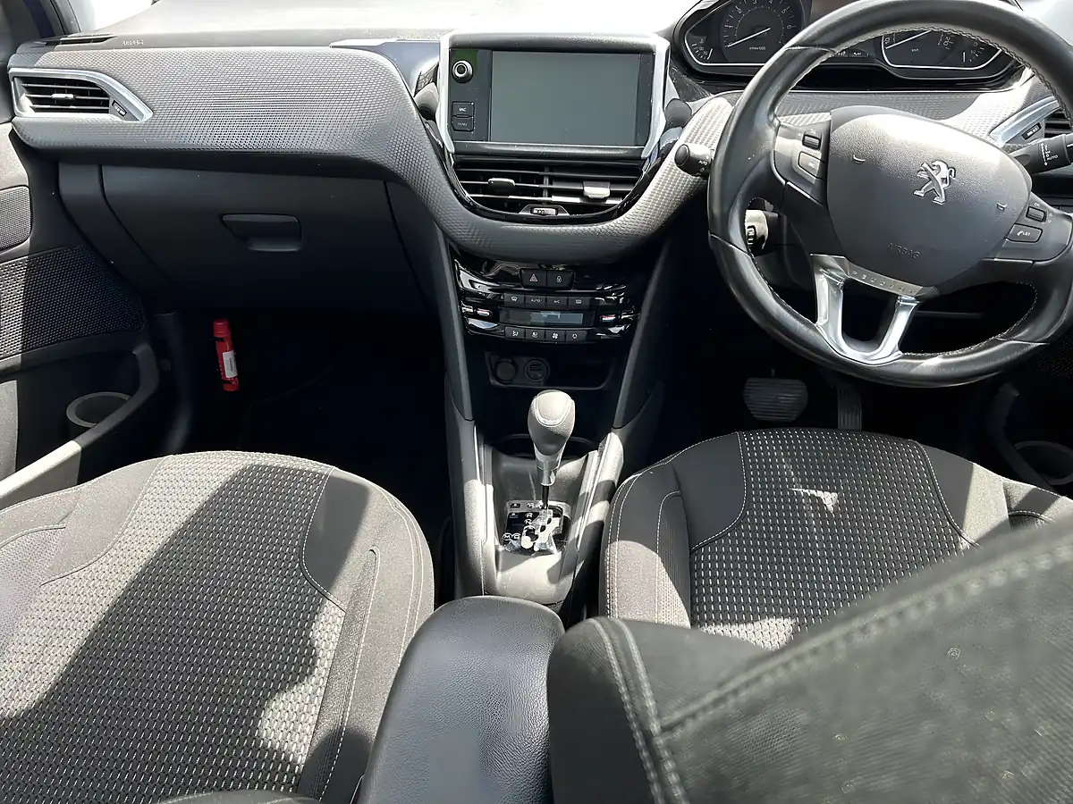 Used 2015 Peugeot 208 Blue - Interior and Exterior details 12
