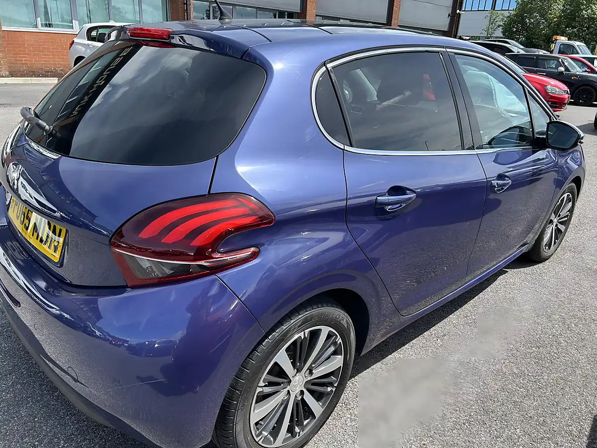 Used 2015 Peugeot 208 Blue - Interior and Exterior details 5