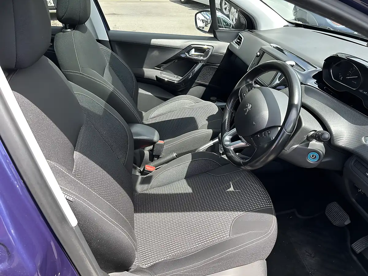 Used 2015 Peugeot 208 Blue - Interior and Exterior details 6