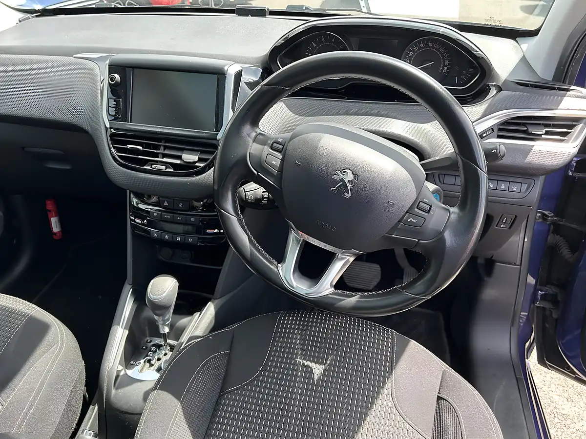 Used 2015 Peugeot 208 Blue - Interior and Exterior details 7