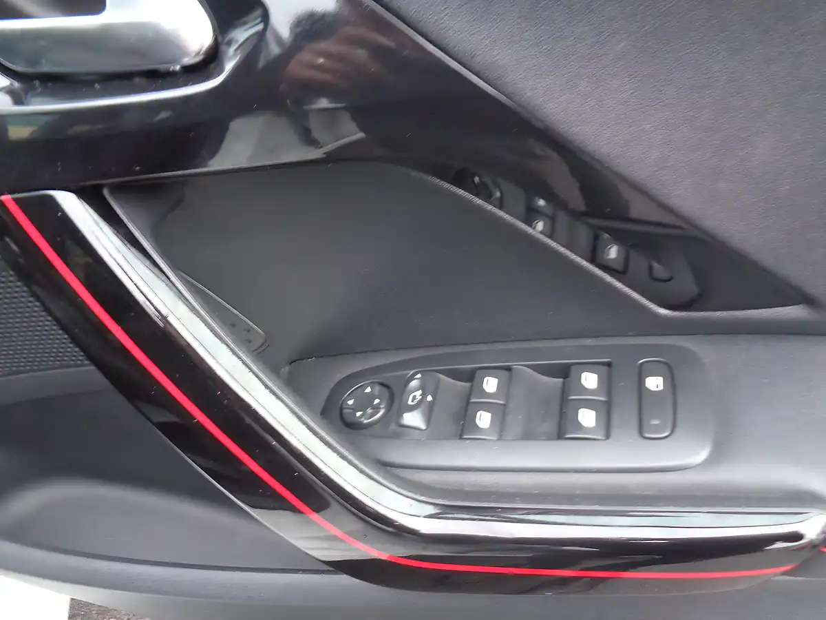Used 2015 Peugeot 208 GT Line - Interior and Exterior details 17