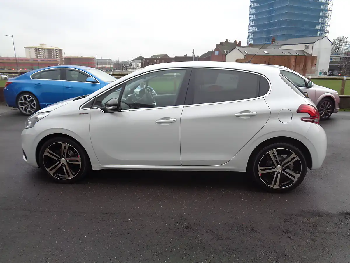 Used 2015 Peugeot 208 GT Line - Interior and Exterior details 4