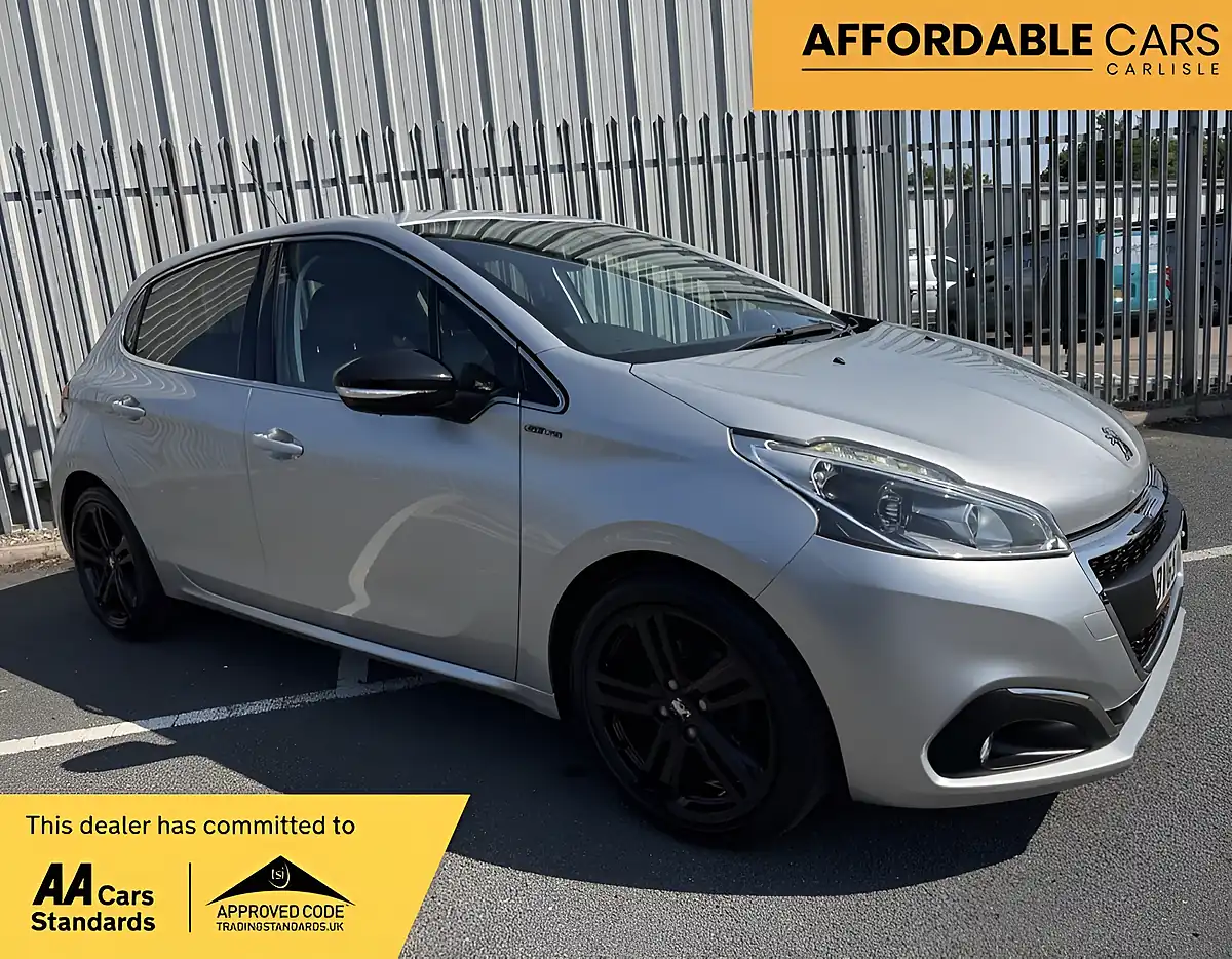 Used 2015 Peugeot 208 GT Line Silver - Front View