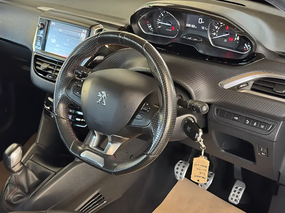 Used 2015 Peugeot 208 GT Line Silver - Interior and Exterior details 14