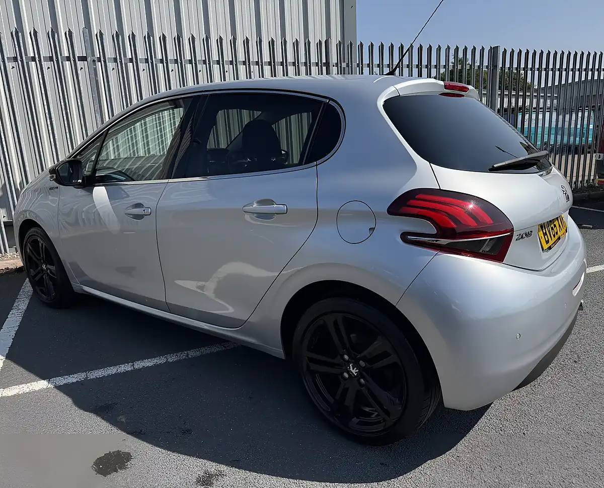 Used 2015 Peugeot 208 GT Line Silver - Interior and Exterior details 4