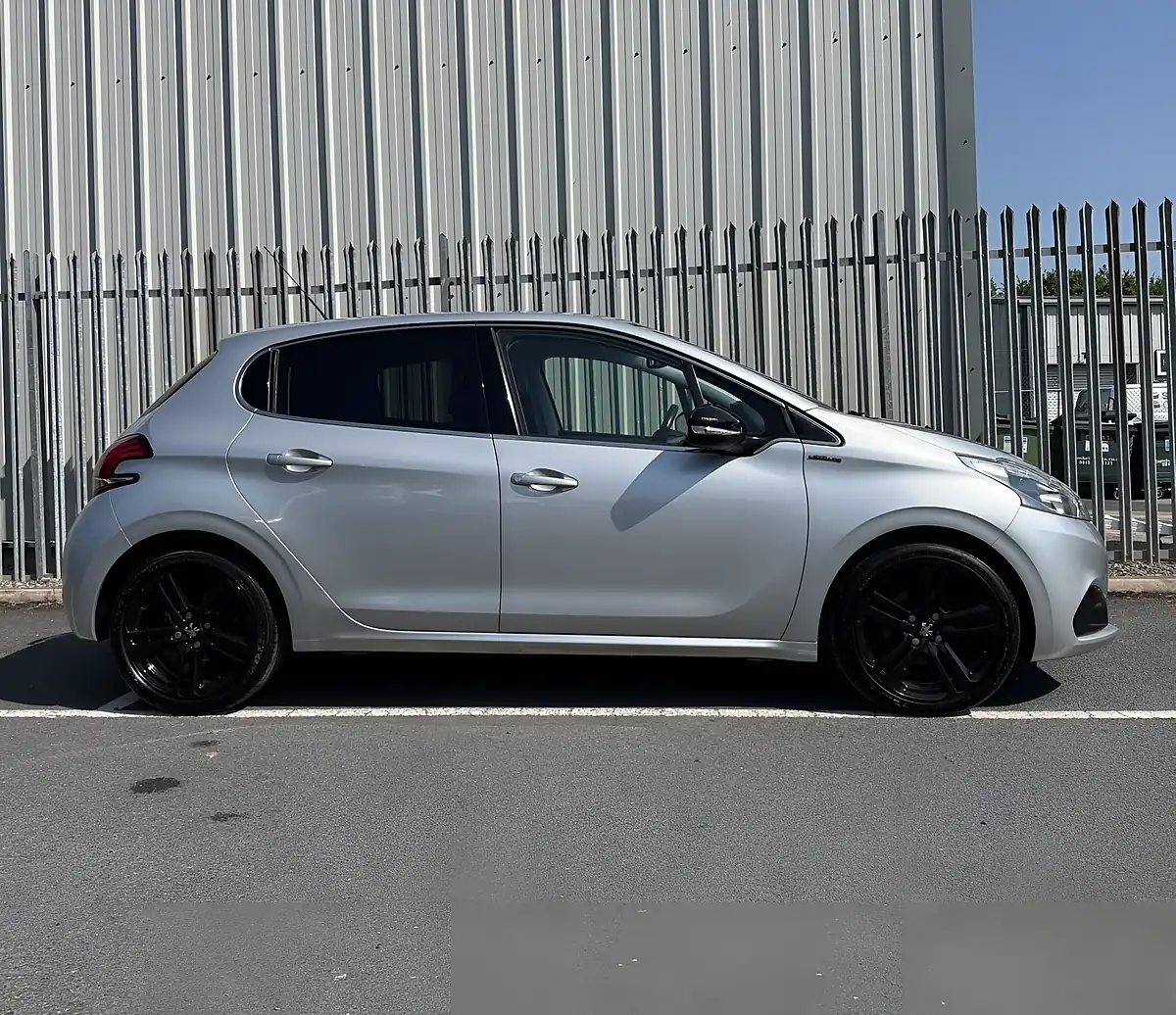 Used 2015 Peugeot 208 GT Line Silver - Interior and Exterior details 7