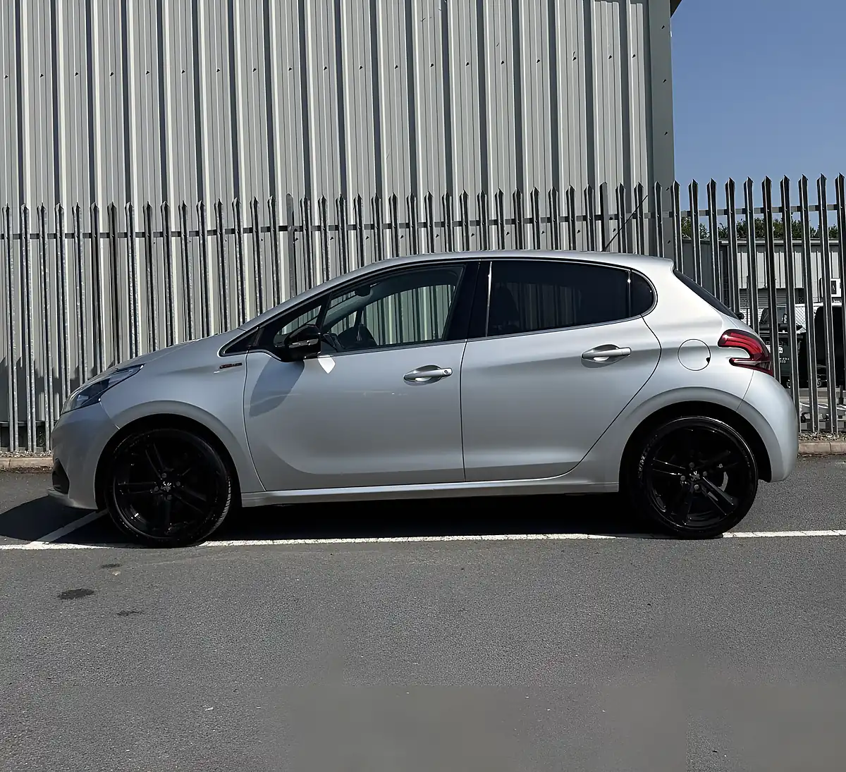 Used 2015 Peugeot 208 GT Line Silver - Interior and Exterior details 8