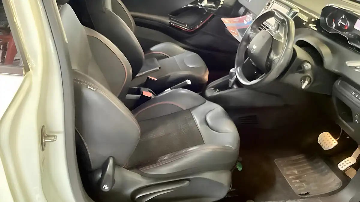 Used 2015 Peugeot 208 GT Line White - Interior and Exterior details 10