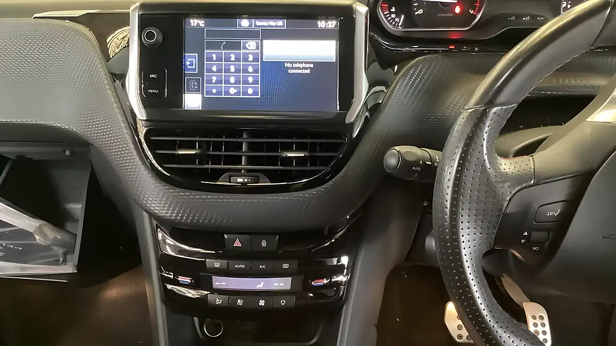 Used 2015 Peugeot 208 GT Line White - Interior and Exterior details 11