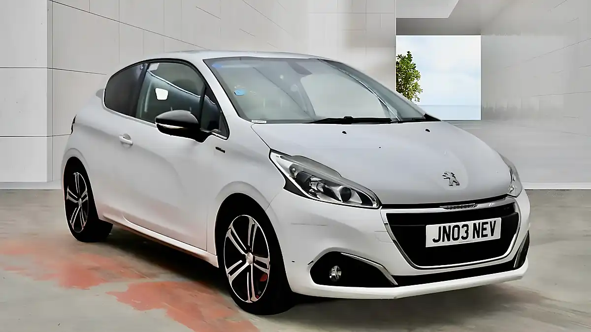 Used 2015 Peugeot 208 GT Line White - Interior and Exterior details 2