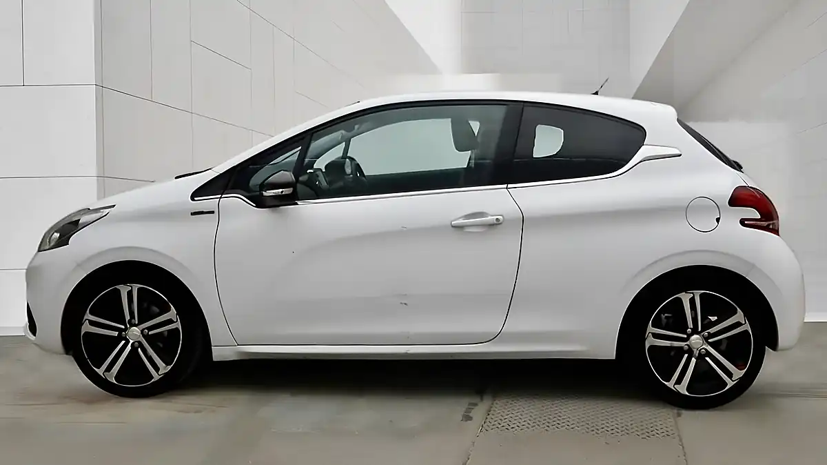 Used 2015 Peugeot 208 GT Line White - Interior and Exterior details 5