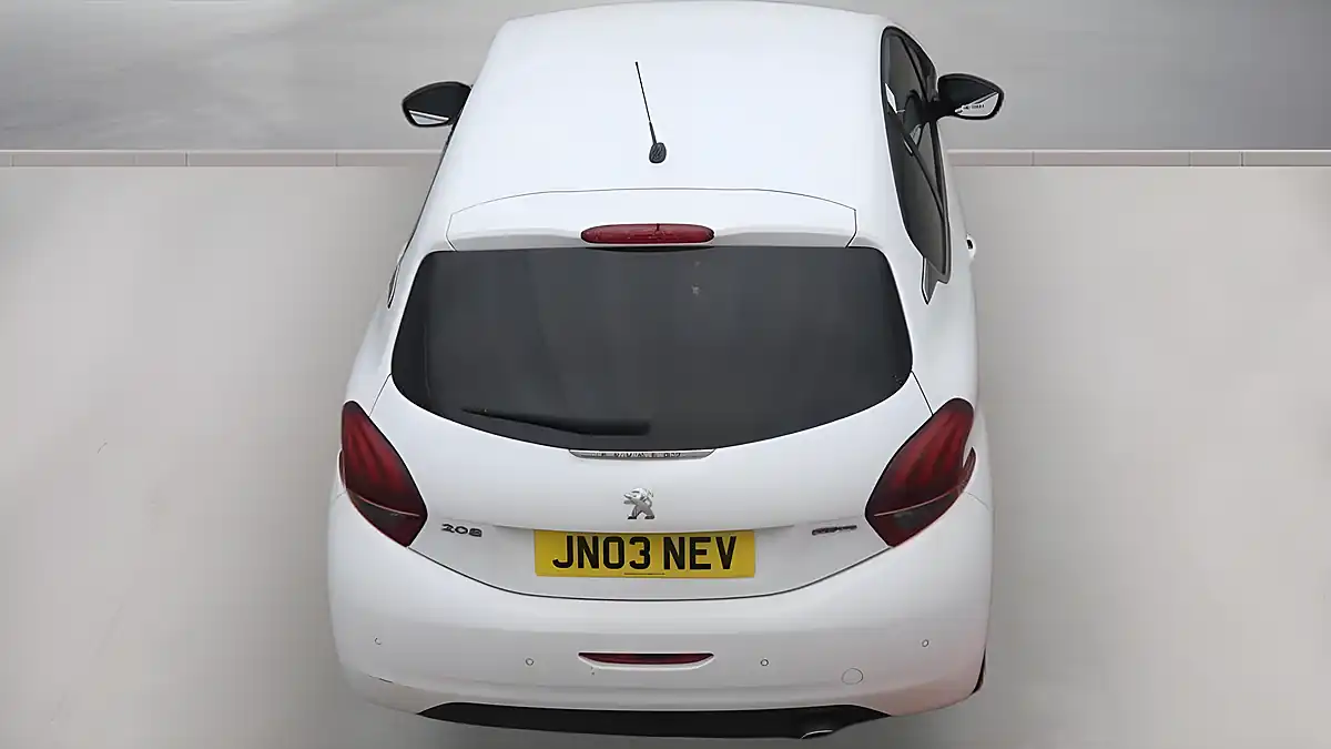 Used 2015 Peugeot 208 GT Line White - Interior and Exterior details 7